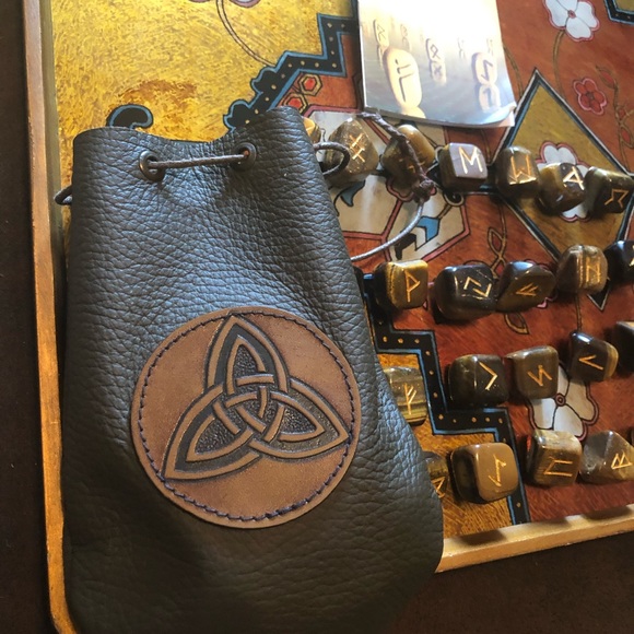 Raven - Picture 4 of 8